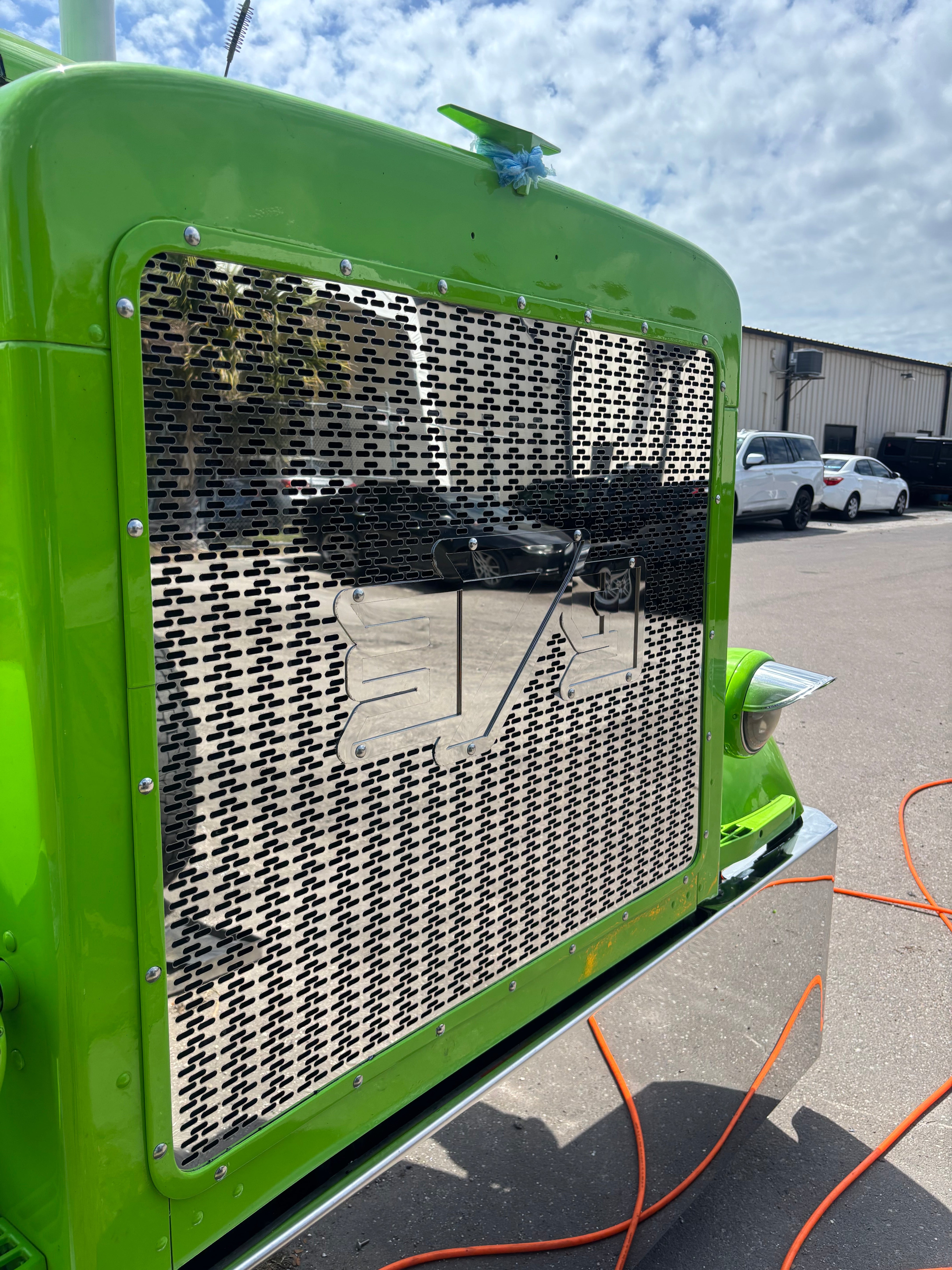 Peterbilt 379 Stainless Steel Grill 379 style