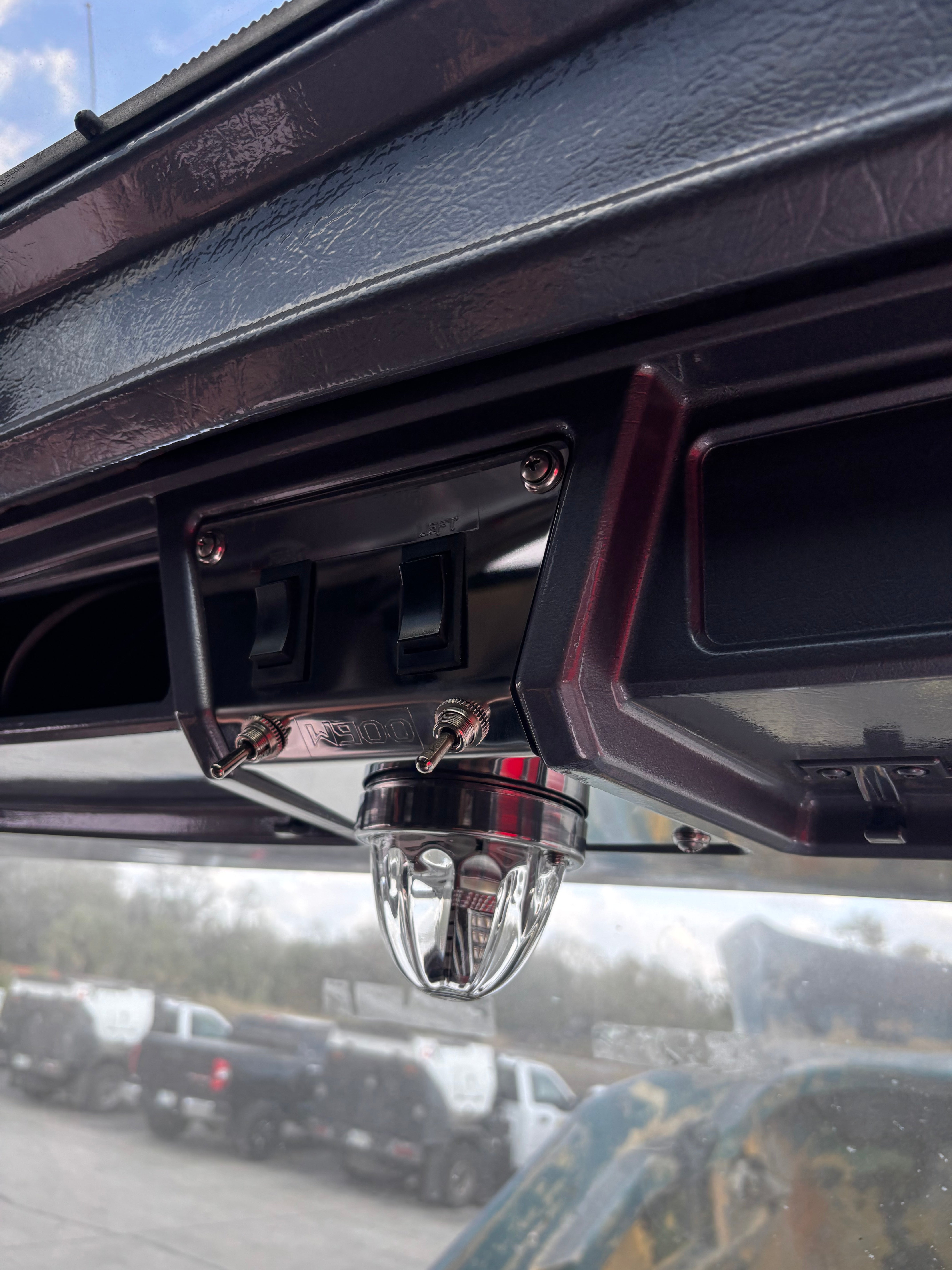 Over dash middle lights and window plate compatible with Kenworth w900 1993 and up