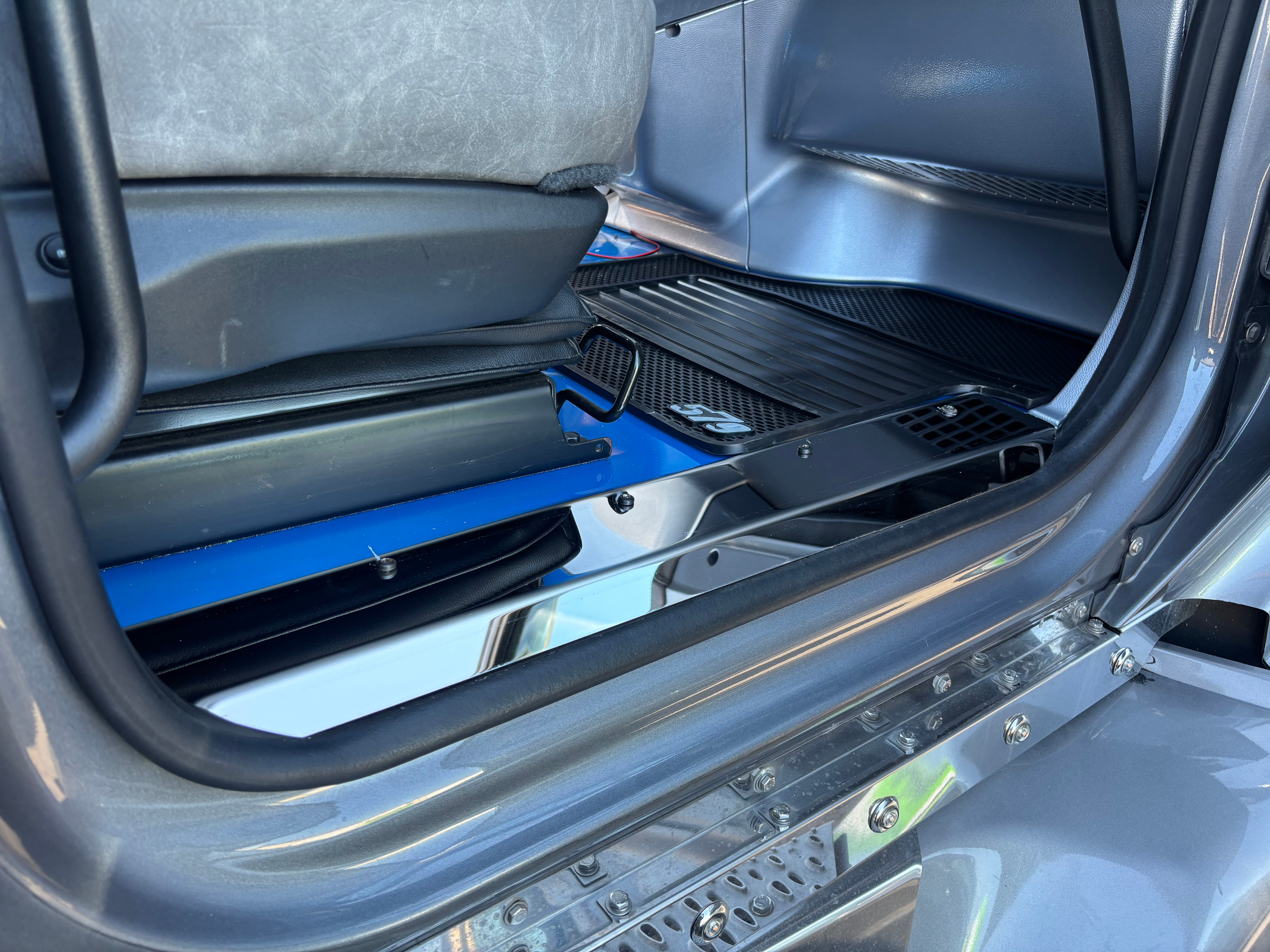 Peterbilt 589-579 floor trim stainless steel