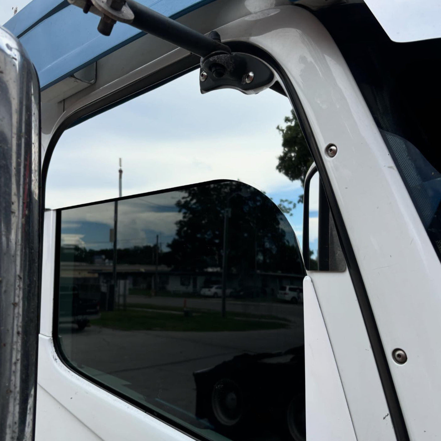 CCIYU Tow Mirror Car Mirror LH Left Towing Mirror Compatible with 2005-2017 for Freightliner CCIYU Tow Mirror Car Mirror LH Left Towing Mirror Compatible with 2005-2017 for Freightliner