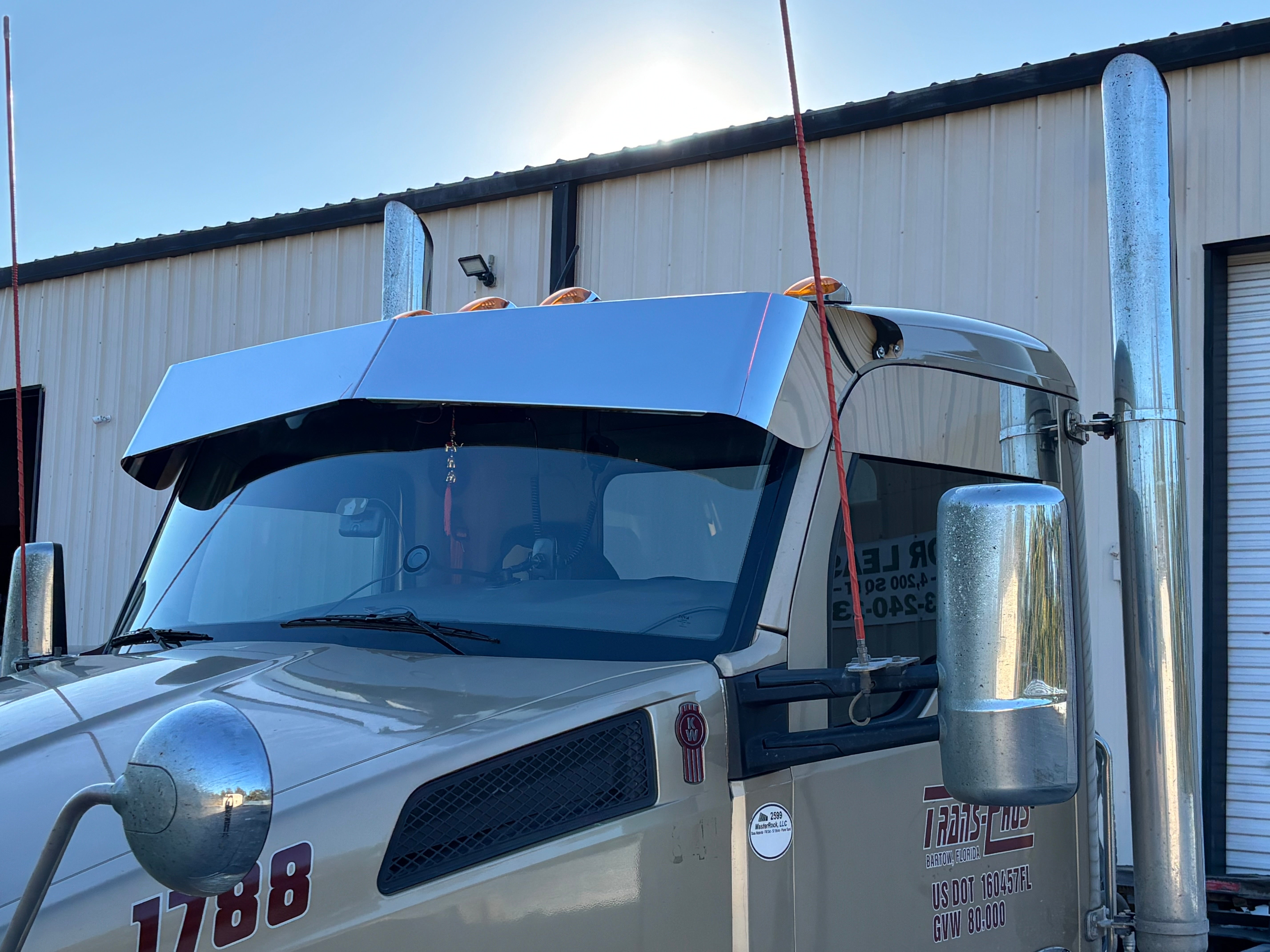 Bowtide visor compatible with Kenworth t680 880 day cab