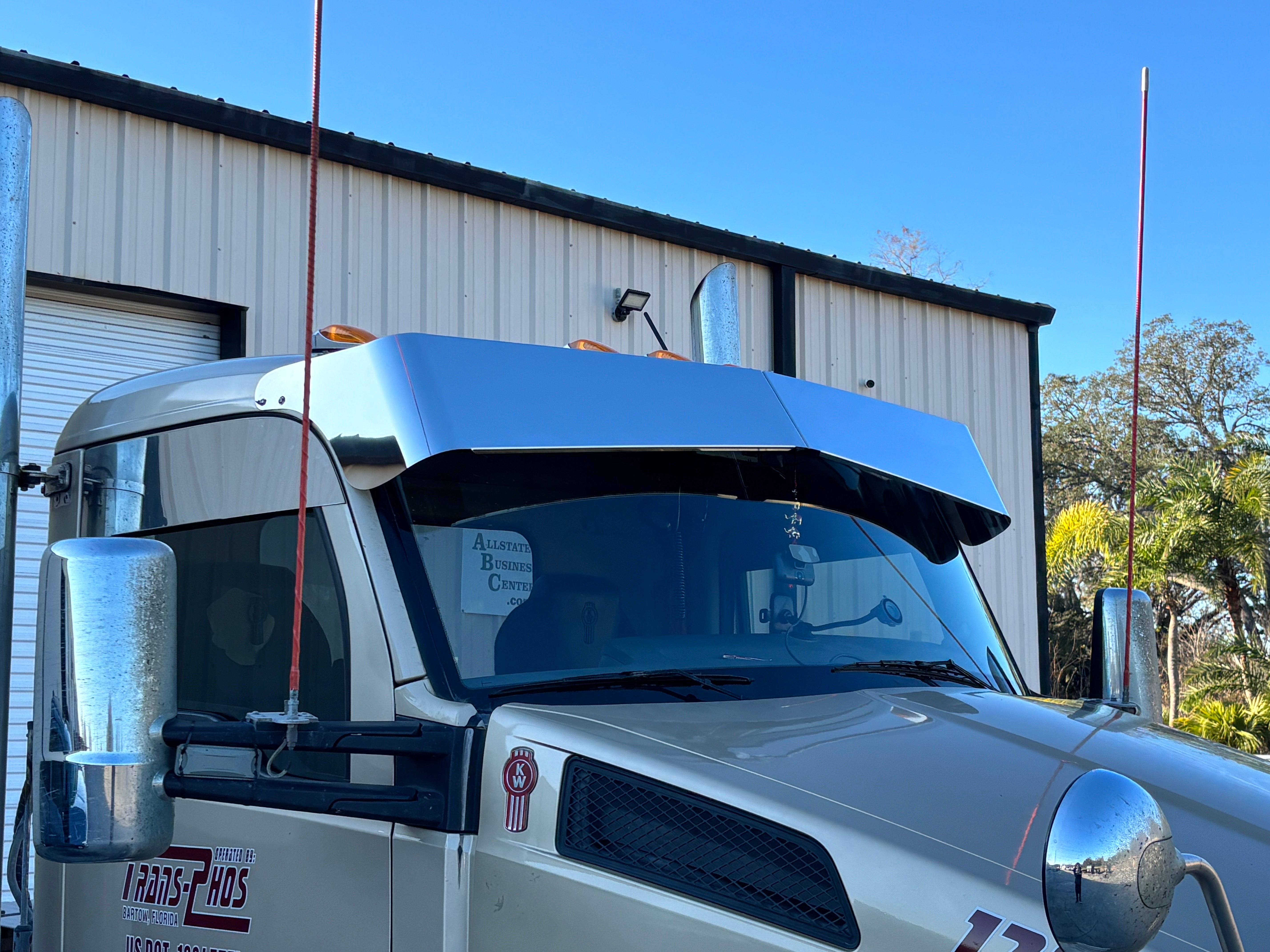Bowtide visor compatible with Kenworth t680 880 day cab