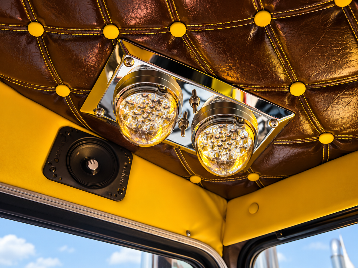 Peterbilt 379-389 diamond style dome light pair