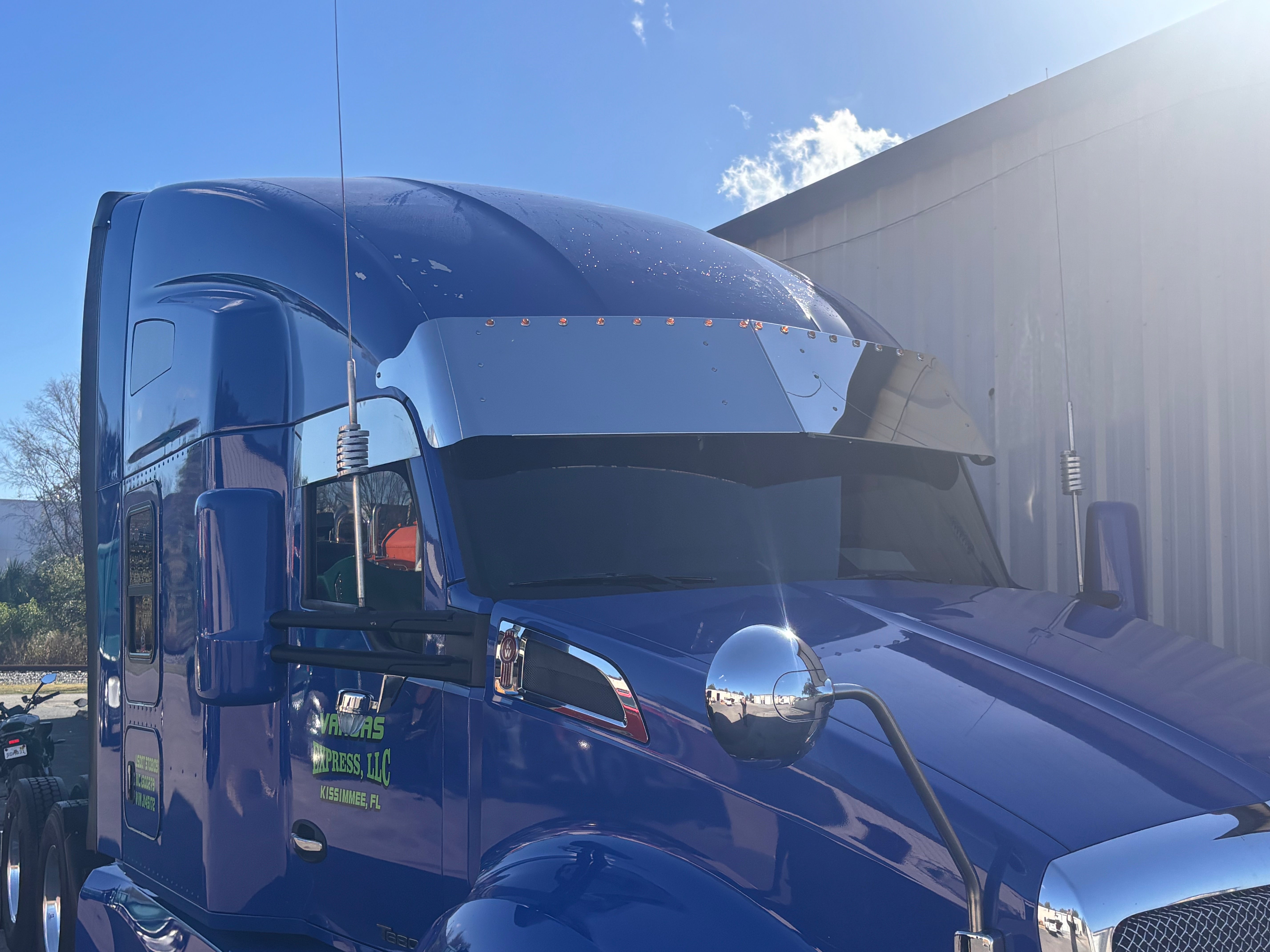 Visor 18 Inch straight compatible with Kenworth T680 Curved Windshield