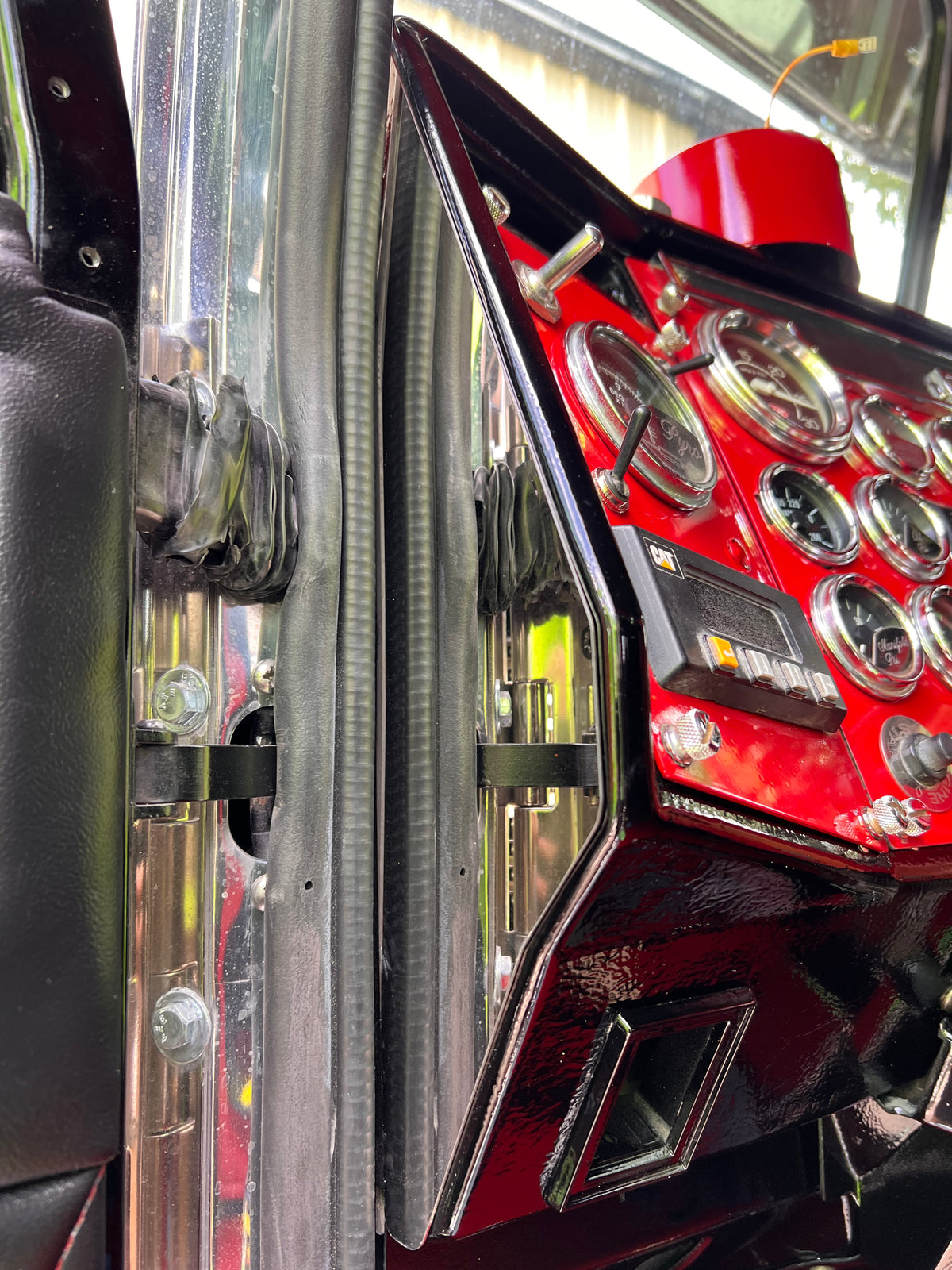 Peterbilt 379 Dash Side Trims Set, photo 3