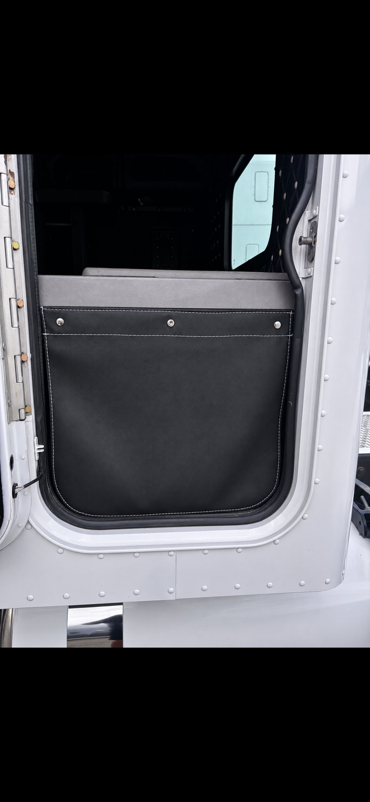 Peterbilt 365, 367, 386, 388, & 389 Leather sleeper door curtain and door tool box