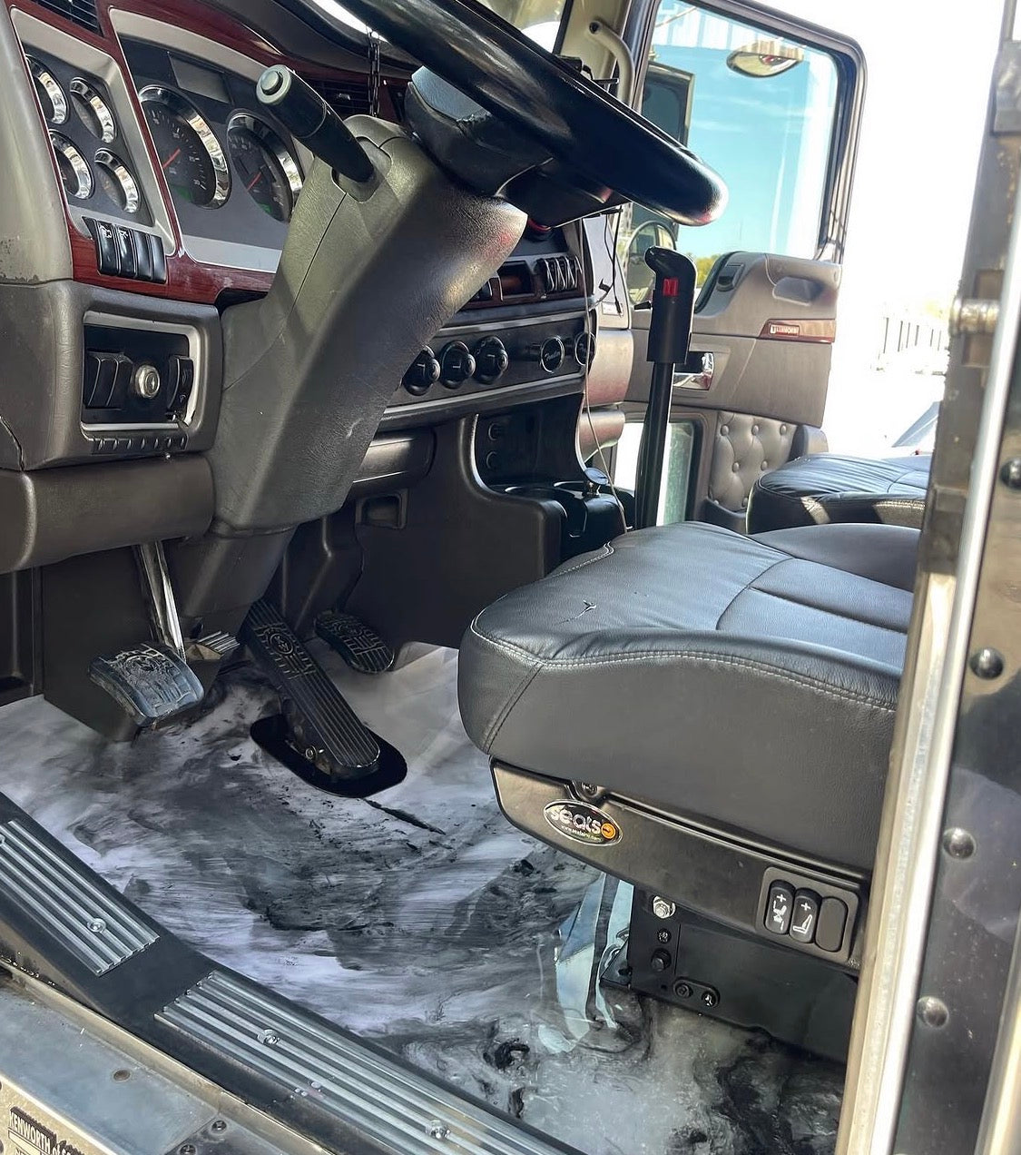 kenworth w900 t660 t600 t800 epoxy flooring
