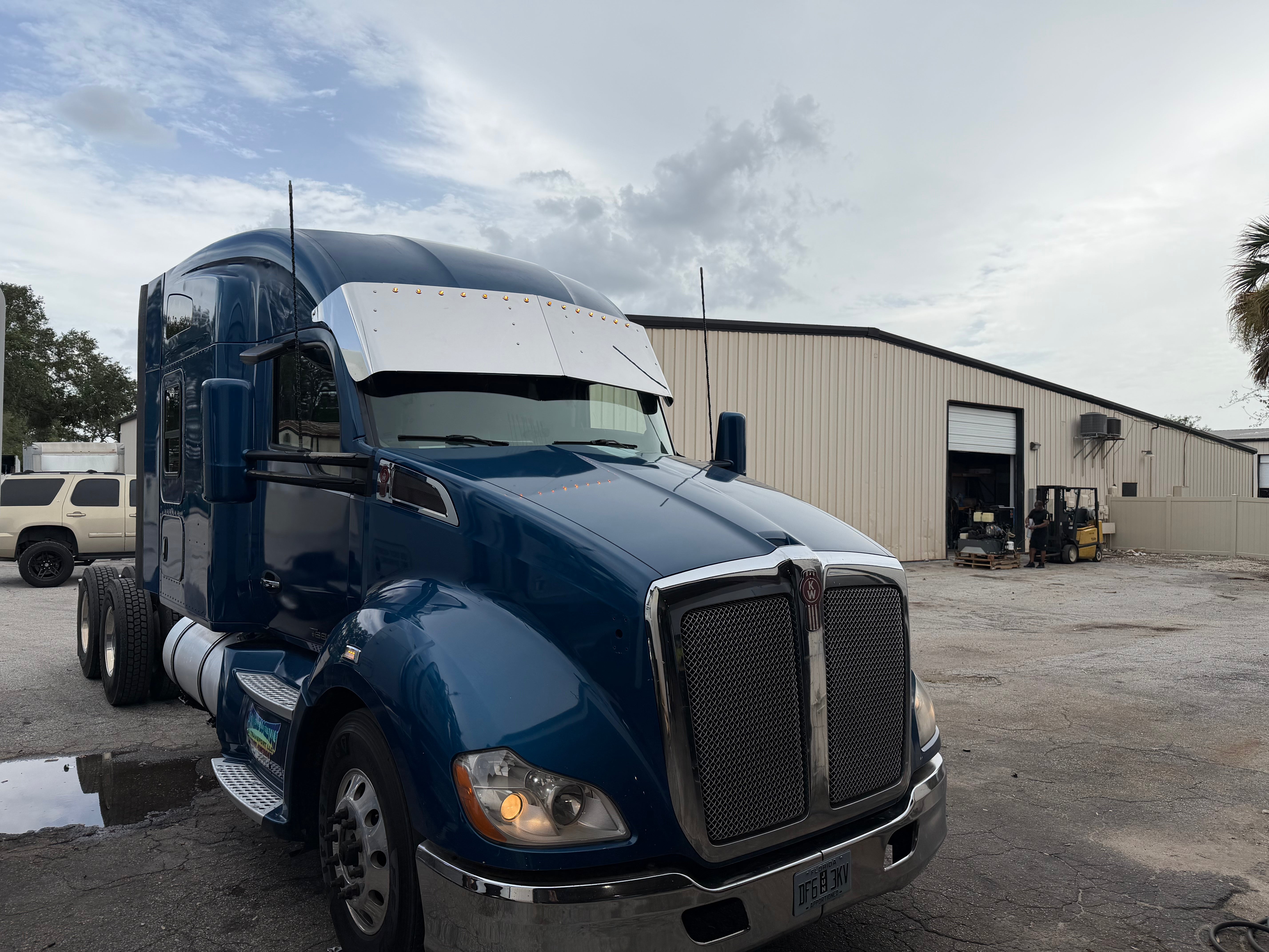 Visor 20 Inch straight compatible with Kenworth T680 Curved Windshield