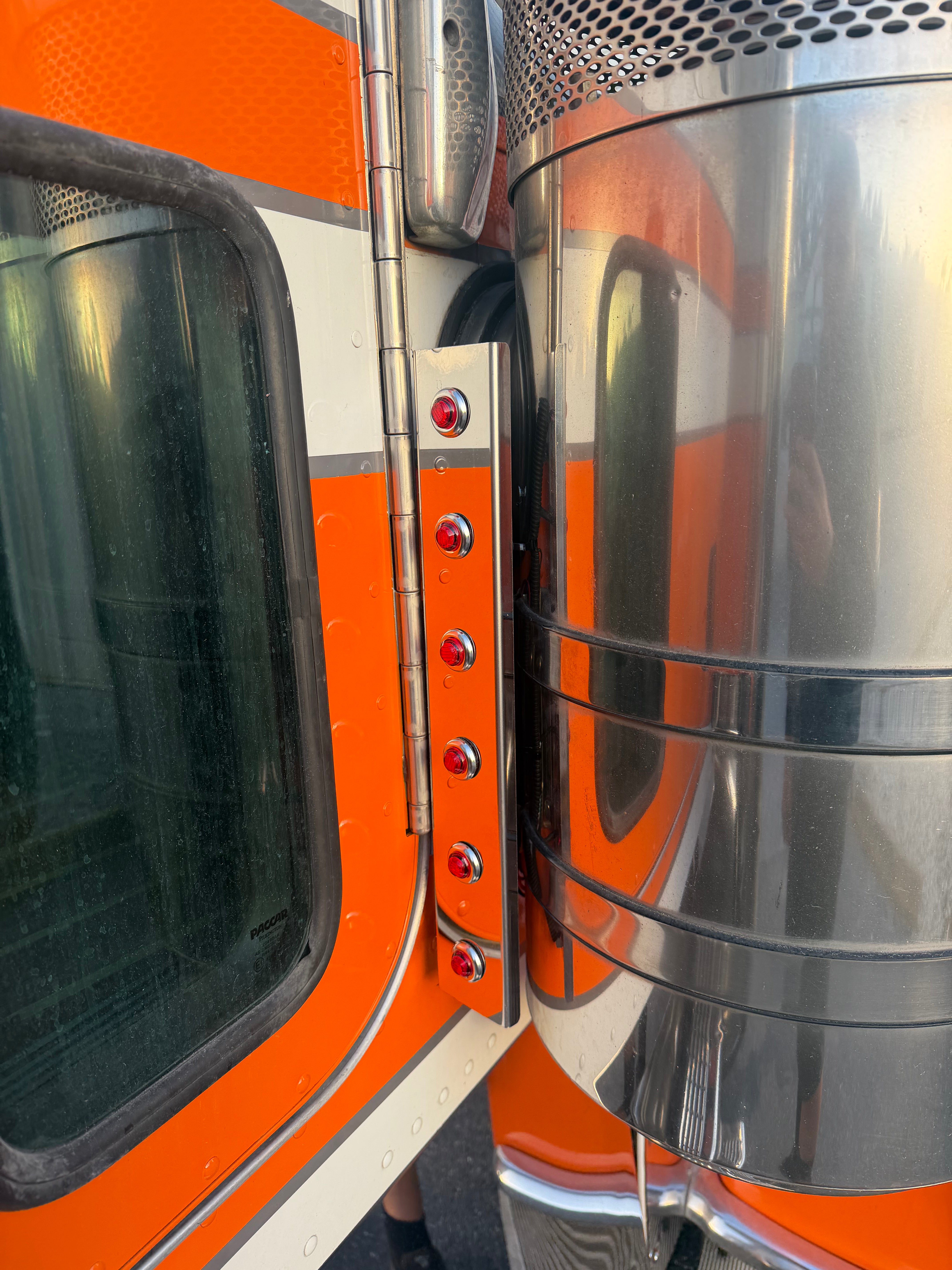 Stainless steel rear breather light bracket with red penny lights on Peterbilt 389