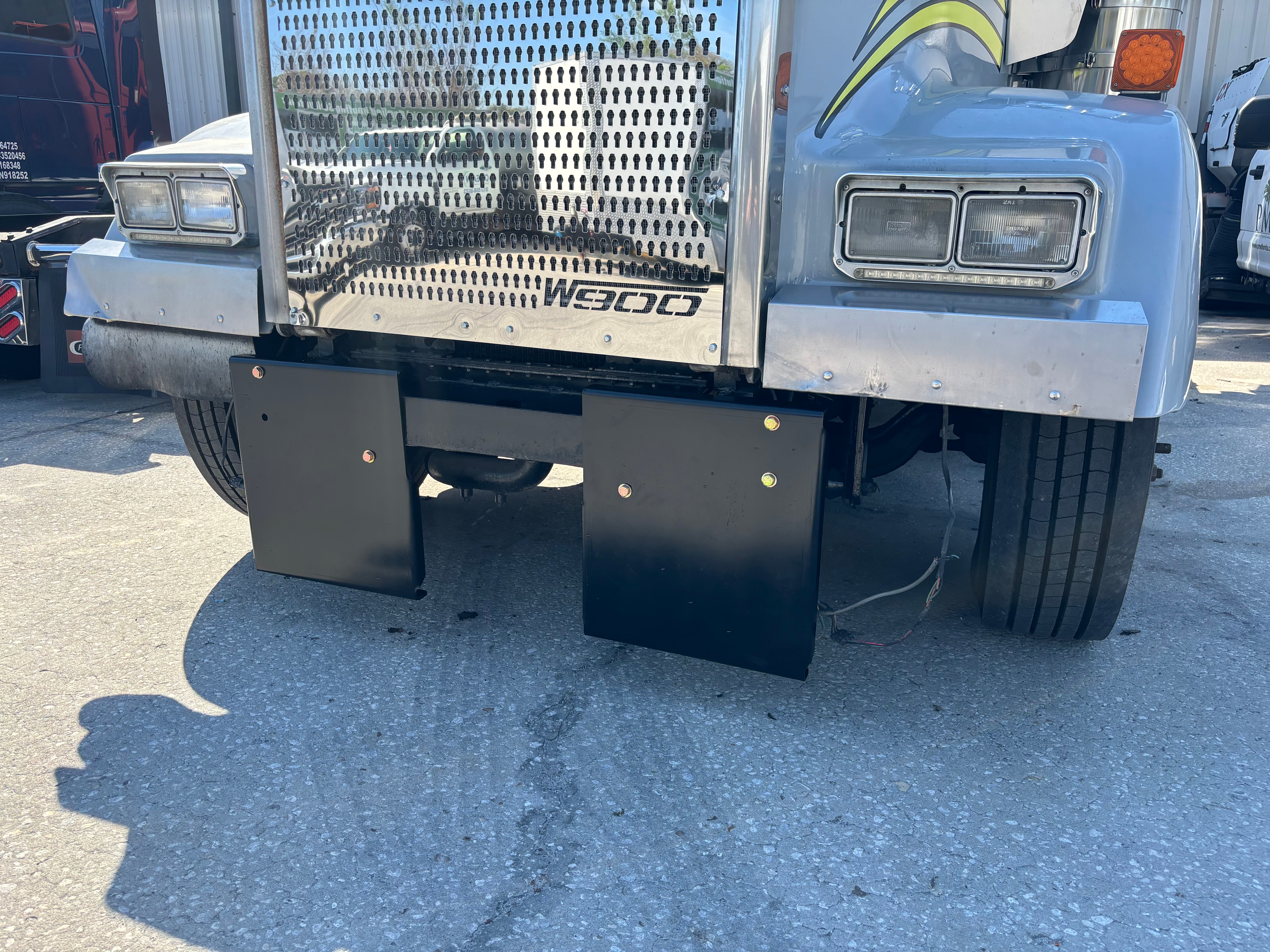 Kenworth W900 Stainless Steel Buzzard Bumper W/ 8 Inch Ends, Blind Mount & Mounting Plates For Kenworth By Floridas Finest Customs Works, Mirror Finish Made In USA