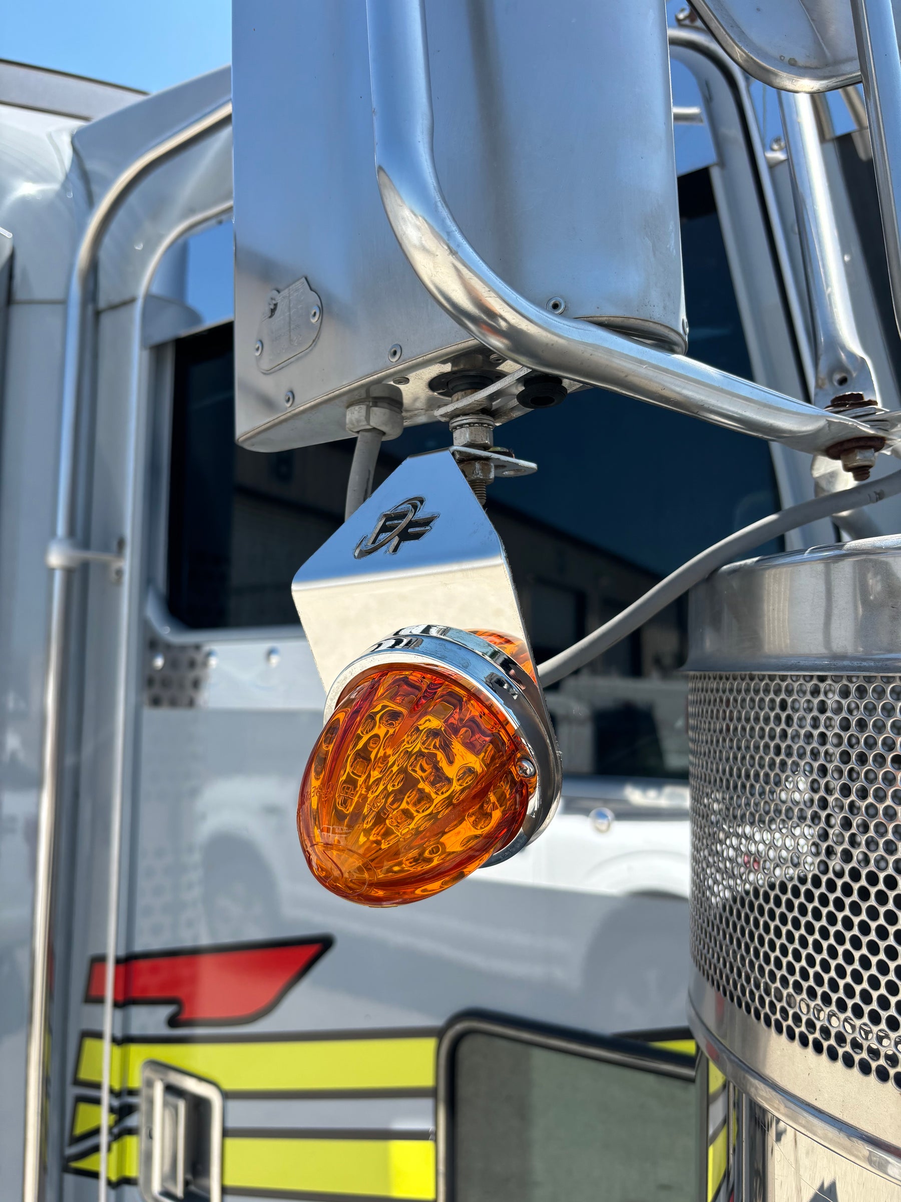 Universal Watermelon Light Under Frame Mounting Bracket – Stainless Steel For Truck/RV