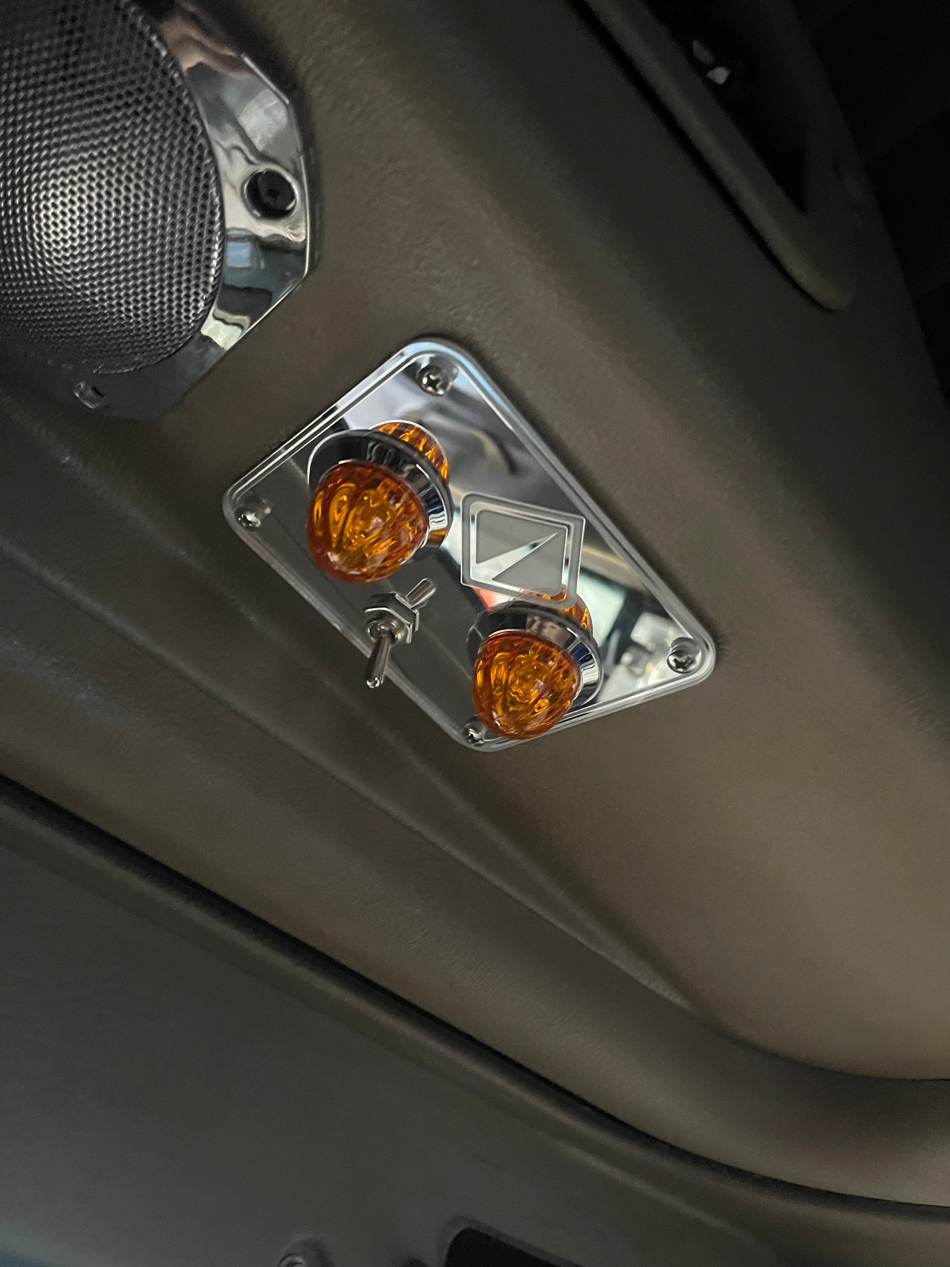 International 9900 Center Cab Dome Lights